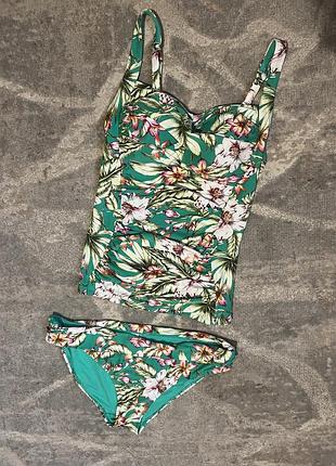 Яскравий купальник 👙