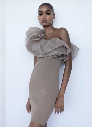 Стильна сукня з оборкою zara розмір с