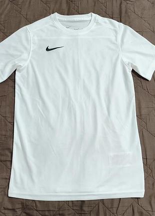 Біла спортивна футболка nike dri-fit сітка м