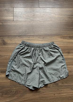 Чоловічі спортивні шорти nike