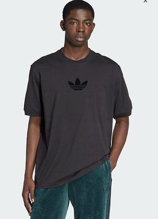 Чоловіча чорна футболка adidas adicolor loose 2000s cali adidas jw5913