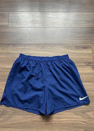 Чоловічі спортивні шорти nike
