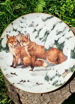 Колекційна порцелянова тарілка "foxes among the december pines"