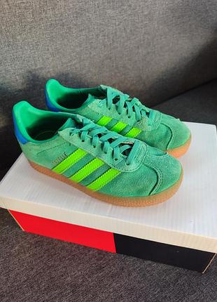 Кросівки унісекс adidas gazelle зелені, розмір 32