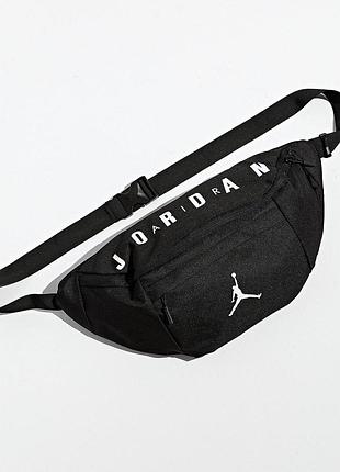 Брендова оригінальна нова чорна поясна сумка бананка nike air jordan