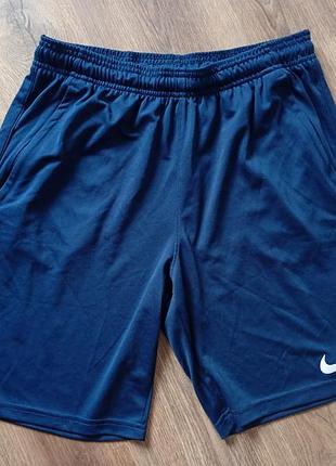 Брендовые шорты nike.