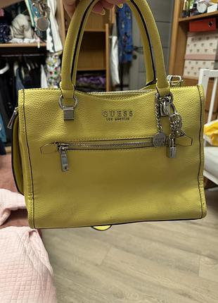 Сумка guess (жовтий колір, в ідеальному стані)