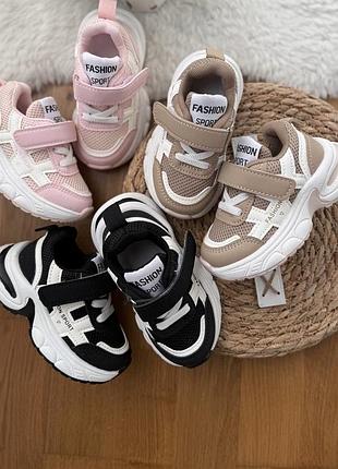 Кросівки на дівчинку