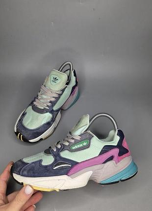 Жіночі кросівки adidas falcon w у забарвленні clear mint/collegiate navy