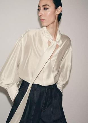 Блуза с бантом біла zara