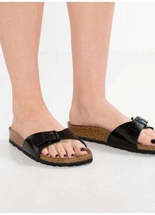 Кожаные шлепанцы birkenstock madrid patent black (размер 37 / 240 мм) ортопедические тапочки биркеншток оригинал