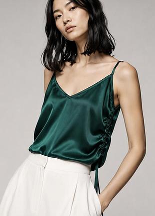 Атласный топ missguided, s, m, l, зумрудно-зеленый, с v-образным вырезом и регулируемыми боковыми завязками на кулиске, сатиновый, в бельевом стиле