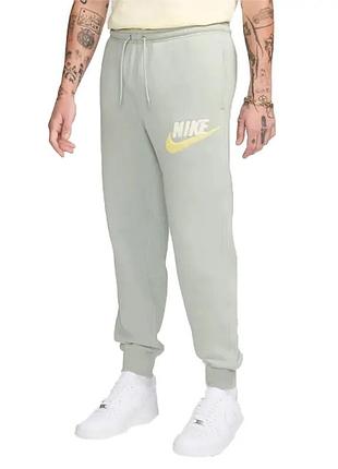 Брюки мужские nike m nk club bb jogger chnl ftra зеленые fn3094-370