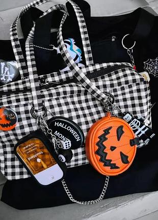 Трендова текстильна жіноча сумка чорно-біла в клітинку за типом baggu bowler bag рок-стиль