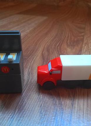 Фритюрница и грузовик из набора mcdonald's happy meal
