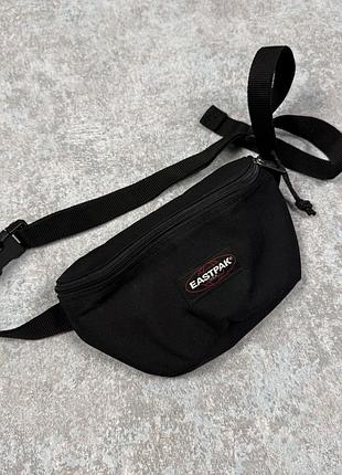 Чорна сумка-бананка eastpak usa