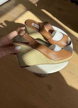 Босоніжки шкіряні dune london у кольорі camel