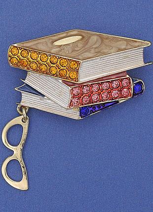 Брошь книги с очками цветная эмаль стразы золотистый металл 45х28х48мм+- новинка