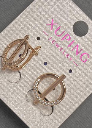 Серьги xuping с белыми стразами d-14мм+- l-18мм+- позолота 18к новинка