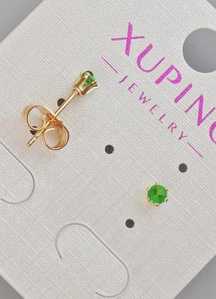 Серьги пусеты xuping с зеленым кристаллом d-4мм+- позолота 18к новинка