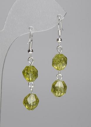 Серьги хризолит многогранники 10х8,5мм+- l-40мм+- новинка