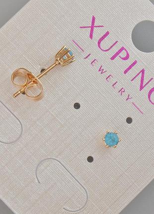 Серьги пусеты xuping с голубым кристаллом d-4мм+- позолота 18к новинка