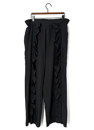 Чорні штани з рюшами boohoo