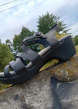 Кожаные черные женские босоножки dansko 39,40 г.