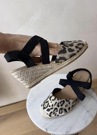Босоніжки leopard еспадрильї на танкетці jd williams