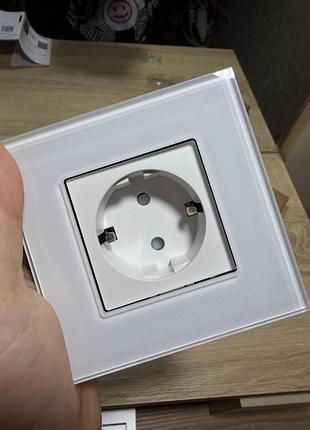 Розетка с стеклянной рамкой