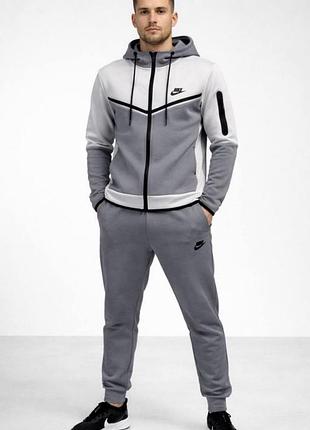 Весняний чоловічий костюм nike tech у стильному поєднанні молочний та світло сірого кольору.