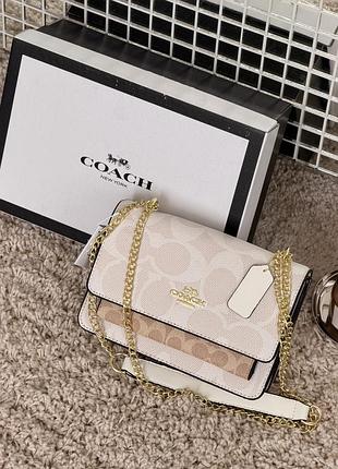 Сумка coach mini klare crossbody in signature canvas молочно-бежевий