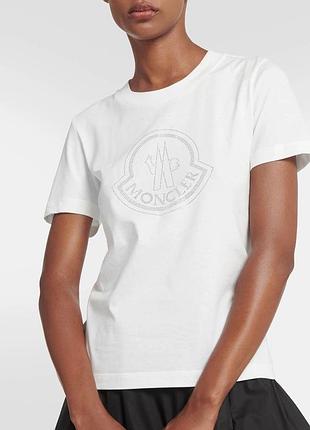 Женская белая хлопковая футболка moncler из лого в стразах s-м 44-46