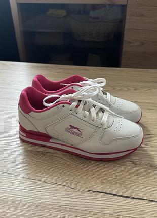 Підліткові кросівки slazenger classic білі з рожевим жіночі кросівки slazenger classic