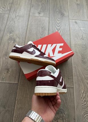 Nike sb dunk burgundy croc