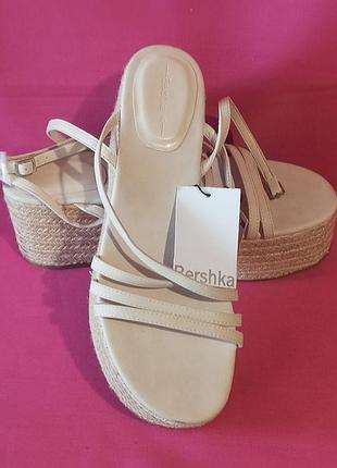 Bershka ,босоножки р 40