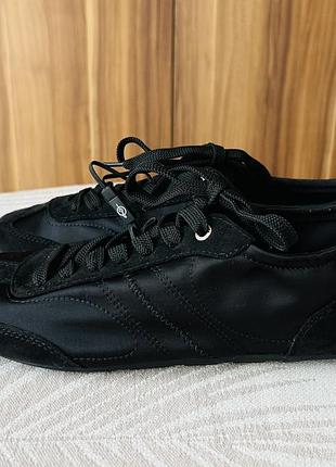 Мʼякі кросівки stradivarius нові