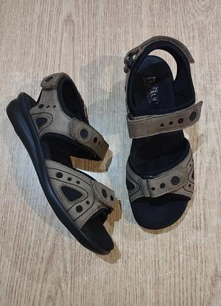 Шкіряні сандалі hotter comfort у спортивному стилі босоніжки як ecco