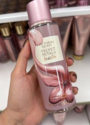 Парфумований спрей для тіла velvet petals від victoria's secret 250 ml