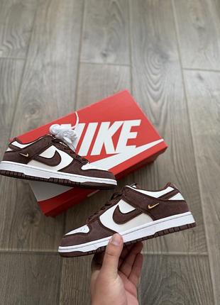 Nike sb dunk low sail red sepia-metallic gold