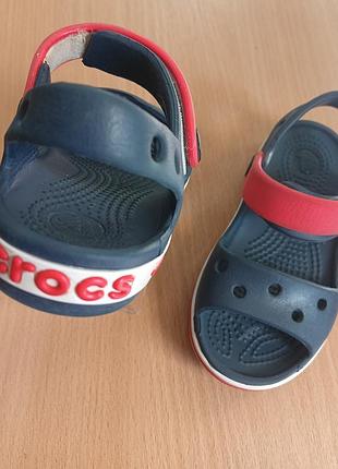 Детские босоножки crocs