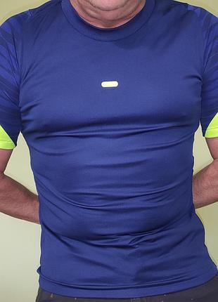 Нова спорт сток оригінал фірмова футболка nike dri fit slim fit, синя, з короткими рукавами.м