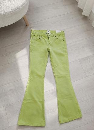 Яскраві джинси bdg urban outfitters flare / кльош салатового кольору нові
