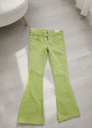 Яскраві джинси bdg urban outfitters flare / кльош салатового кольору нові s