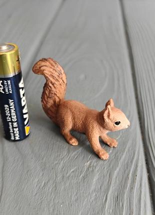 Фігурка білка schleich