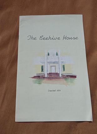Книга-буклет the beehive house на английском языке