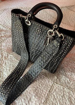 Сумка dior шкіряна, середня, чорна з металевими елементами