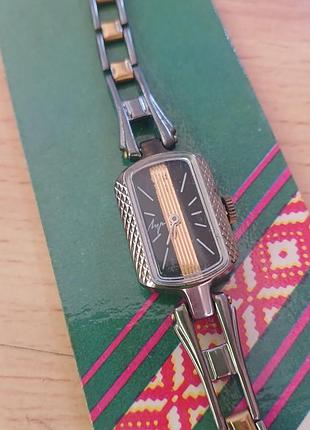 Ретро годинник радянських часів луч жіночий наручний