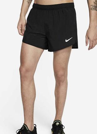 Оригінальні чоловічі бігові шорти nike dri-fit fast 4" lined shorts (арт. cj7847-010) — розмір l