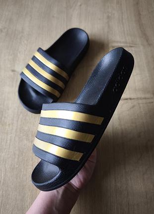 Класні жіночі шльопанці adidas, ригінал, р. 34.